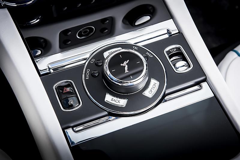 Der Controller im Rolls Royce Dawn