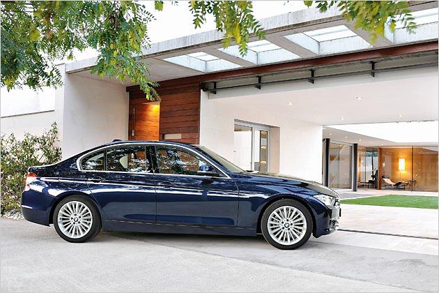 Das neue Basismodell der 3er Limousine wird von einem 1,6-Liter-Turbobenziner mit 136 PS angetrieben