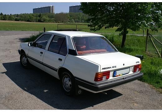 Opel Ascona Limousine (1981–1988) 1.8 (115 PS)