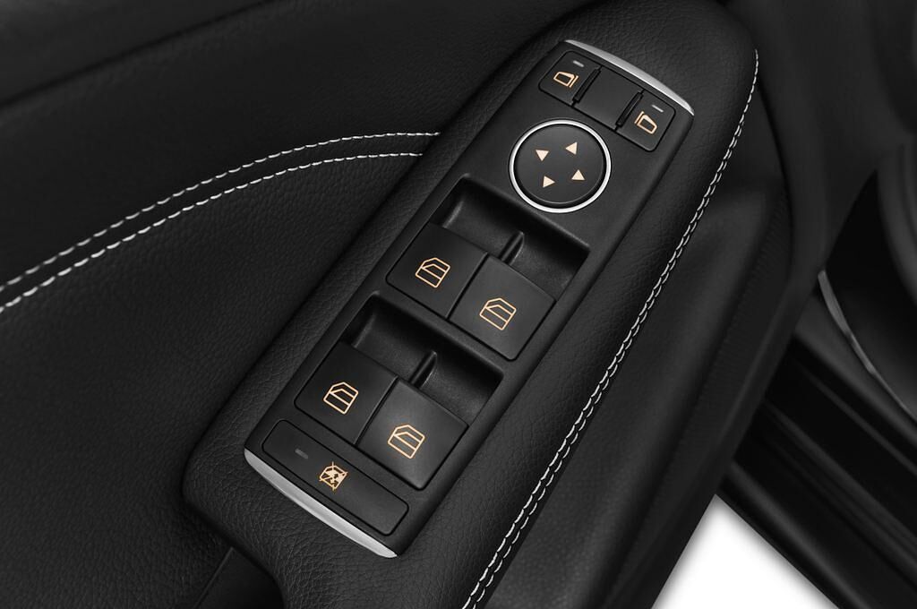 Mercedes B-Class (Baujahr 2013) Sport 5 Türen Bedienungselemente Tür