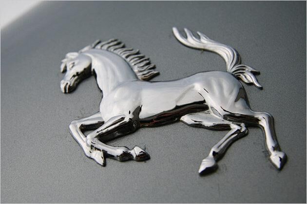 Das springende Pferd ist ein bekanntes Symbol