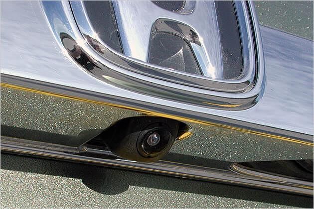 Eine kleine Kamera assistiert beim Rückwärtsfahren