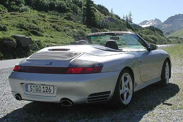 Ab Oktober 2003 kommt das 911 C4S Cabriolet in Deutschland auf den Markt