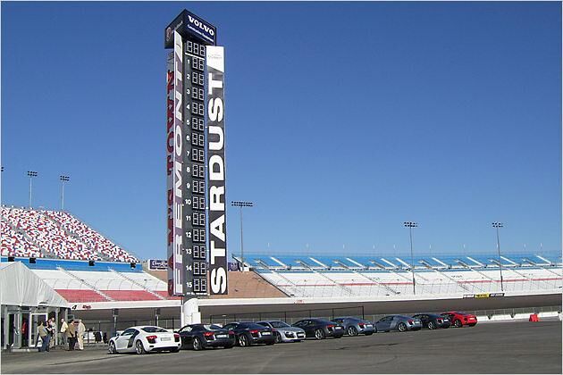 Startaufstellung zur Testfahrt auf dem Las Vegas Speedway