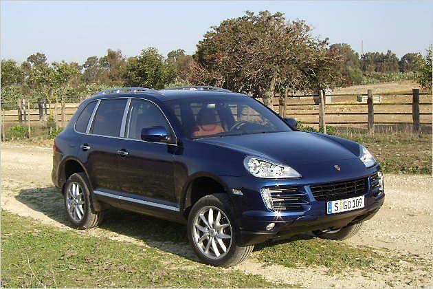 Neue Scheinwerfer und die neue Front lassen den Cayenne weniger aggressiv erscheinen