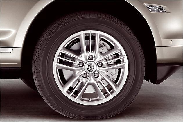 Etwas preiswerter: Das 18-Zoll-Cayenne-S-II-Rad kostet 1.023 Euro