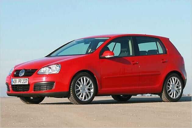 Die großen, grob gerippten Lufteinlässe sind ein Zeichen des VW Golf GT