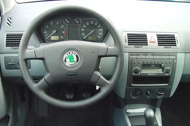 Schlicht, aber nicht hässlich: Das Cockpit des Fabia