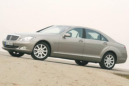 Mercedes S 500 L 4matic im Test: Der schnelle Komfort-Porsche Mercedes S 500 L 4matic im Test: Der schnelle Komfort-Porsche