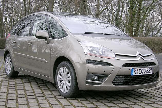 Die Scheinwerfer des C4 passen sich perfekt in die sonstige Form ein