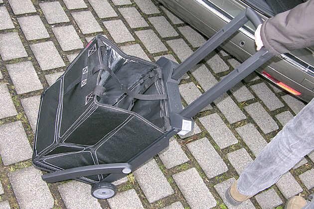 Ausgeklappt fasst die Isoliertasche des Trolley 37,5 Liter