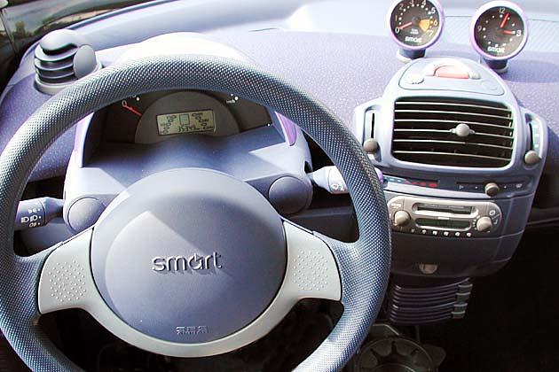 Der Innenraum im alten Smart wirkt immer noch modern