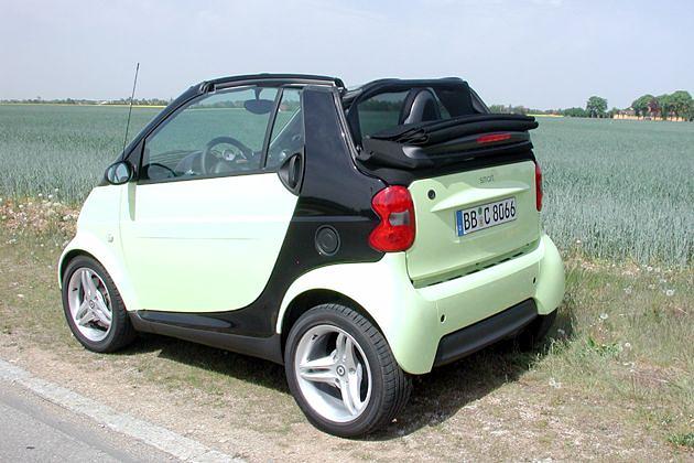 Das Verdeck lässt sich bis auf den Rahmen herunterklappen