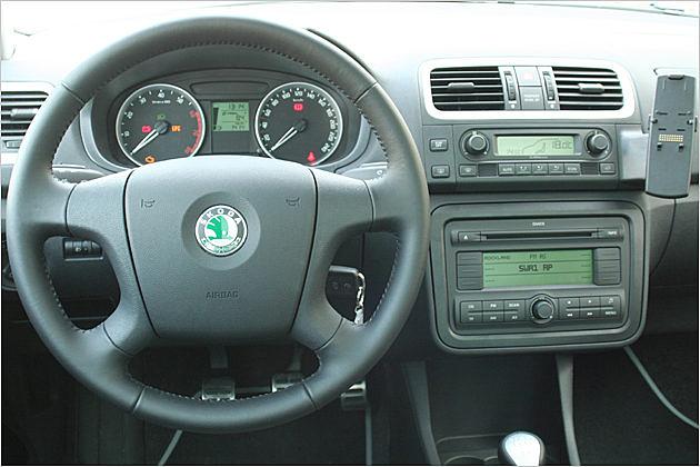 Innenraum: Das CD-Radio im 2DIN-Format gehört zur Serienausstattung des Scout