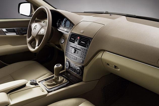 Den C 320 CDI gibt es ausschließlich in den Ausstattung Elegance oder Advantage