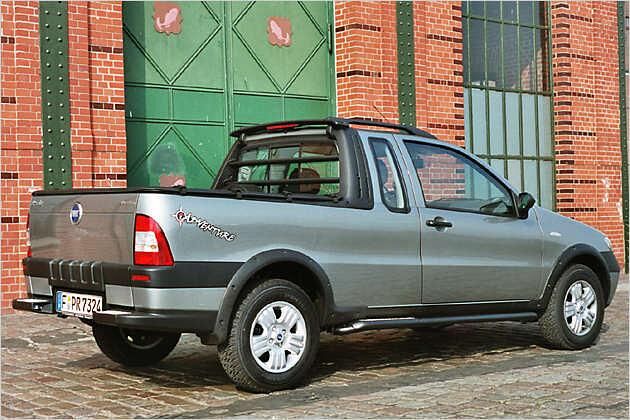 Das Schutzgitter für die Heckscheibe ist beim Strada Adventure Serie