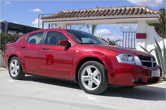 Dodge bemühte beim Avenger Stilelemente des Dodge Chargers aus den 70ern