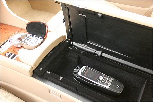 Freisprechen entweder per klassischer Telefon-Vorbereitung oder per Bluetooth