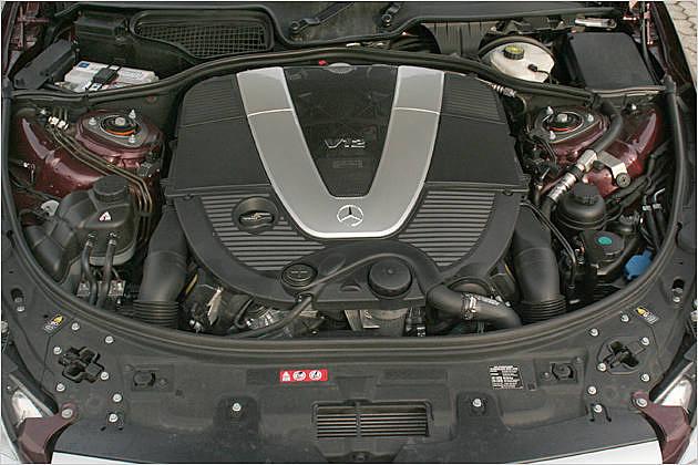 Das große Herz: Der V12 grummelt überwältigend schön