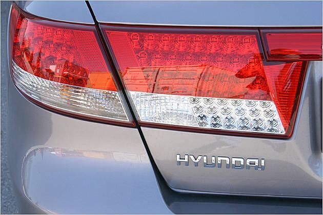 Die Heckleuchten sind in LED-Optik ausgeführt
