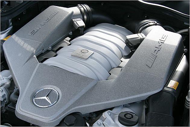 Selbst im Motorraum kommt es auf die gute Optik an