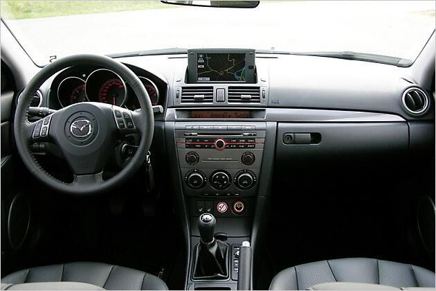 Das Interieur-Design wirkt funktional und ansprechend
