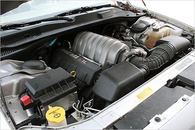 6,1 Liter Hubraum hat der Achtzylinder im SRT8