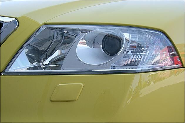 Die Xenon-Scheinwerfer haben eine Waschanlage