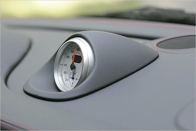 Das optionale Sport-Chrono-Paket umfasst eine Stoppuhr