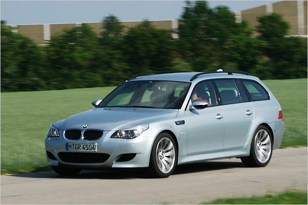 Dank verstellbarem Fahrwerk bietet der M5 eine sensationelle Fahrdynamik