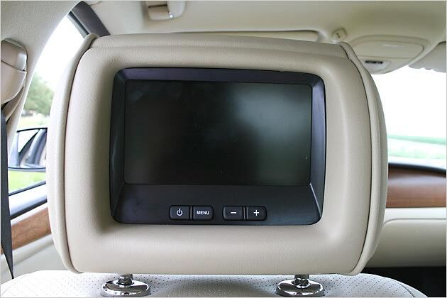 Die Fondbildschirme mit DVD-Player kosten 4.170 Euro