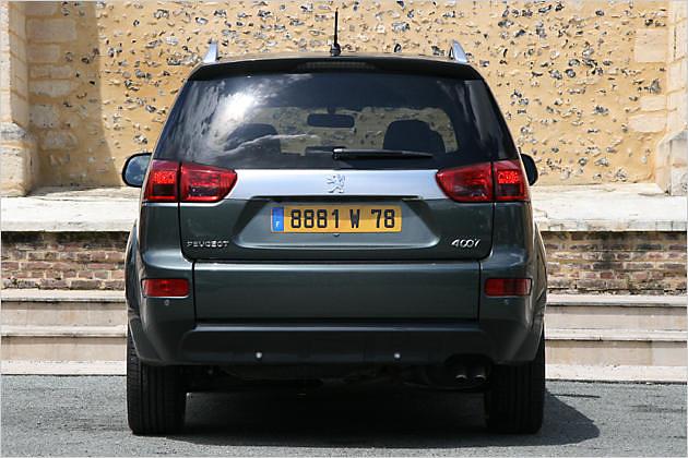Das Heck wurde gegenüber dem Mitsubishi Outlander nur dezent modifiziert