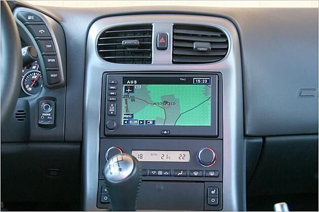 Die Bedienung des Navi erfolgt per Touchscreen