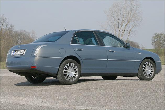 Den Thesis gibt es ausschließlich als viertürige Limousine