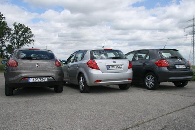 Am Heck wirkt der Fiat (ganz links) nicht ganz so gelungen