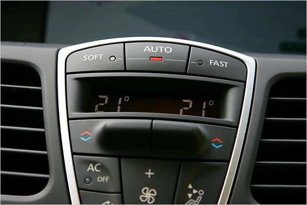 Die Klimaautomatik kann auf Knopfdruck schnell kühlen