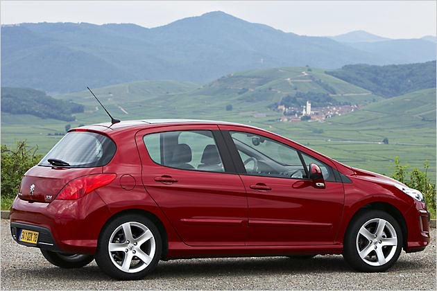Fast schon wie bei Renault: Am Heck gibt es nun einen Knick