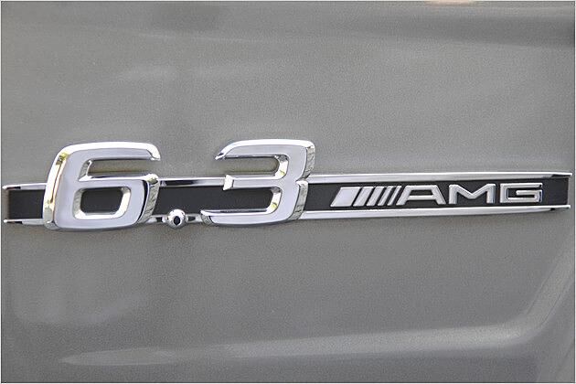 6.208 Kubikzentimeter Hubraum gleich 6.3 AMG