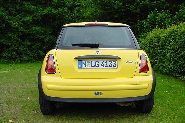 Die breiten Hüften des Mini sind vor allem von hinten zu sehen