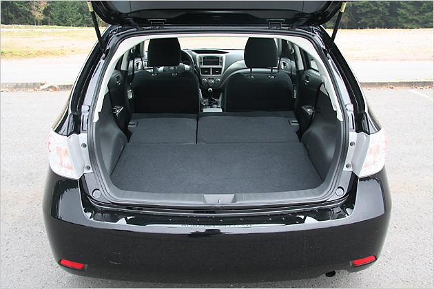 Wenn alles geklappt ist, passen maximal 1.216 Liter in den Impreza