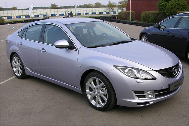 Hier gut zu sehen: Die RX-8-ähnlich ausgestellten Kotflügel