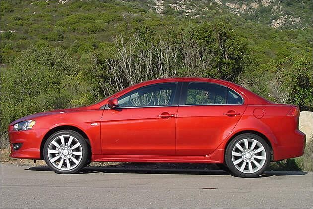Mit 4,57 Meter ist der Lancer etwa gleich lang wie der VW Jetta