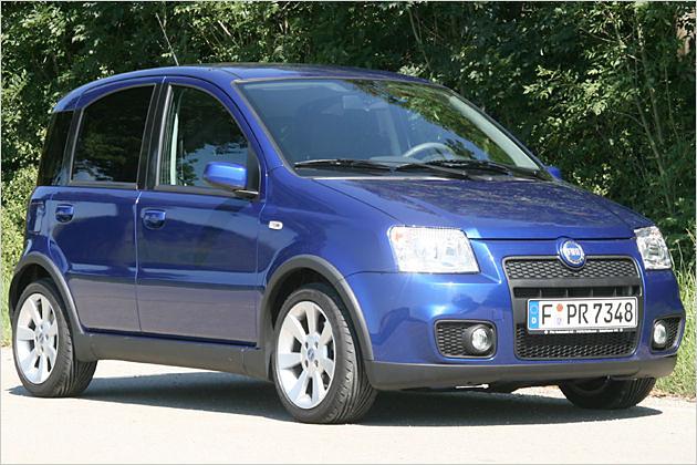 Vorne hat der 100 HP einen Wabengrill, der ihn deutlich vom normalen Panda unterscheidet