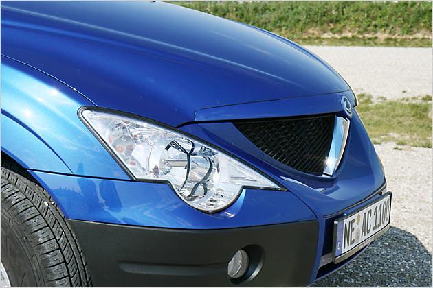 Adlerauge und Hakennase: Scheinwerfer und Grill sind dynamisch geformt