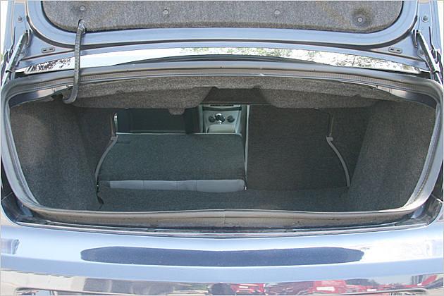 Wer Sperriges transportieren will, kann die Rücksitzlehnen umklappen