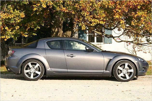 Die 18-Zoll-Leichtmetall-Felgen sind Serie