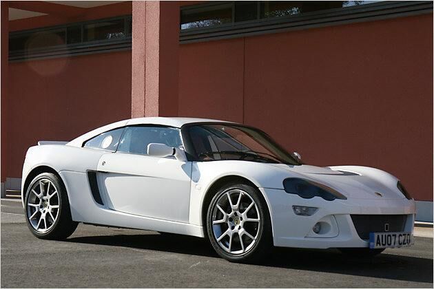 Wegen der Kunststoff-Karosserie wiegt der Lotus Europa S gerade mal 995 Kilogramm