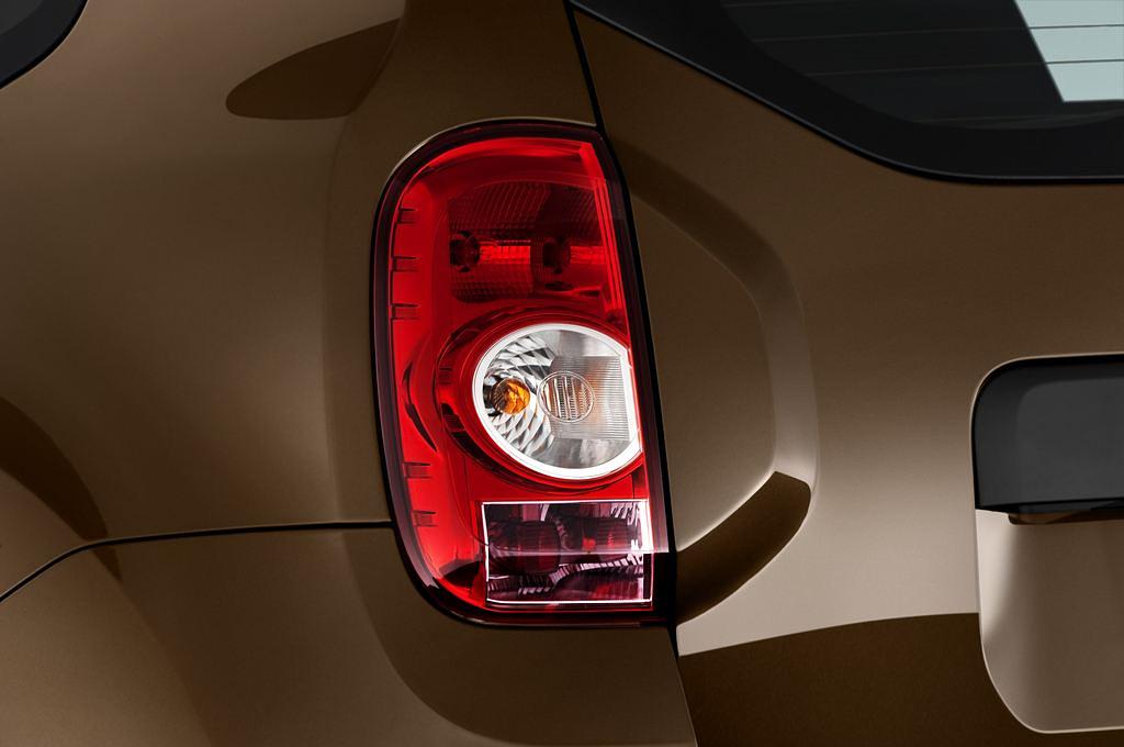 Dacia Duster (Baujahr 2011) Prestige 5 Türen Rücklicht