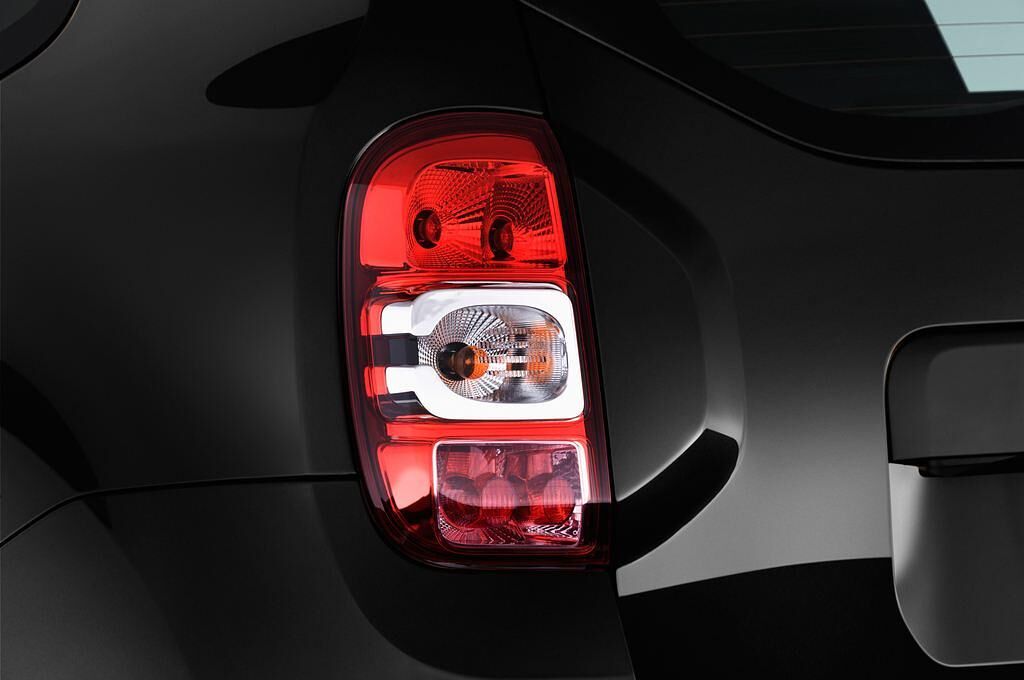 Dacia Duster (Baujahr 2014) Prestige 5 Türen Rücklicht