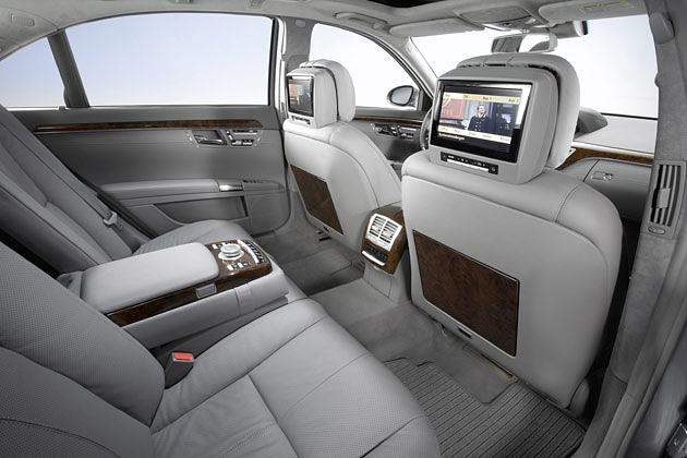 Maybach lässt grüßen: Optionales Multimedia-System im Fond